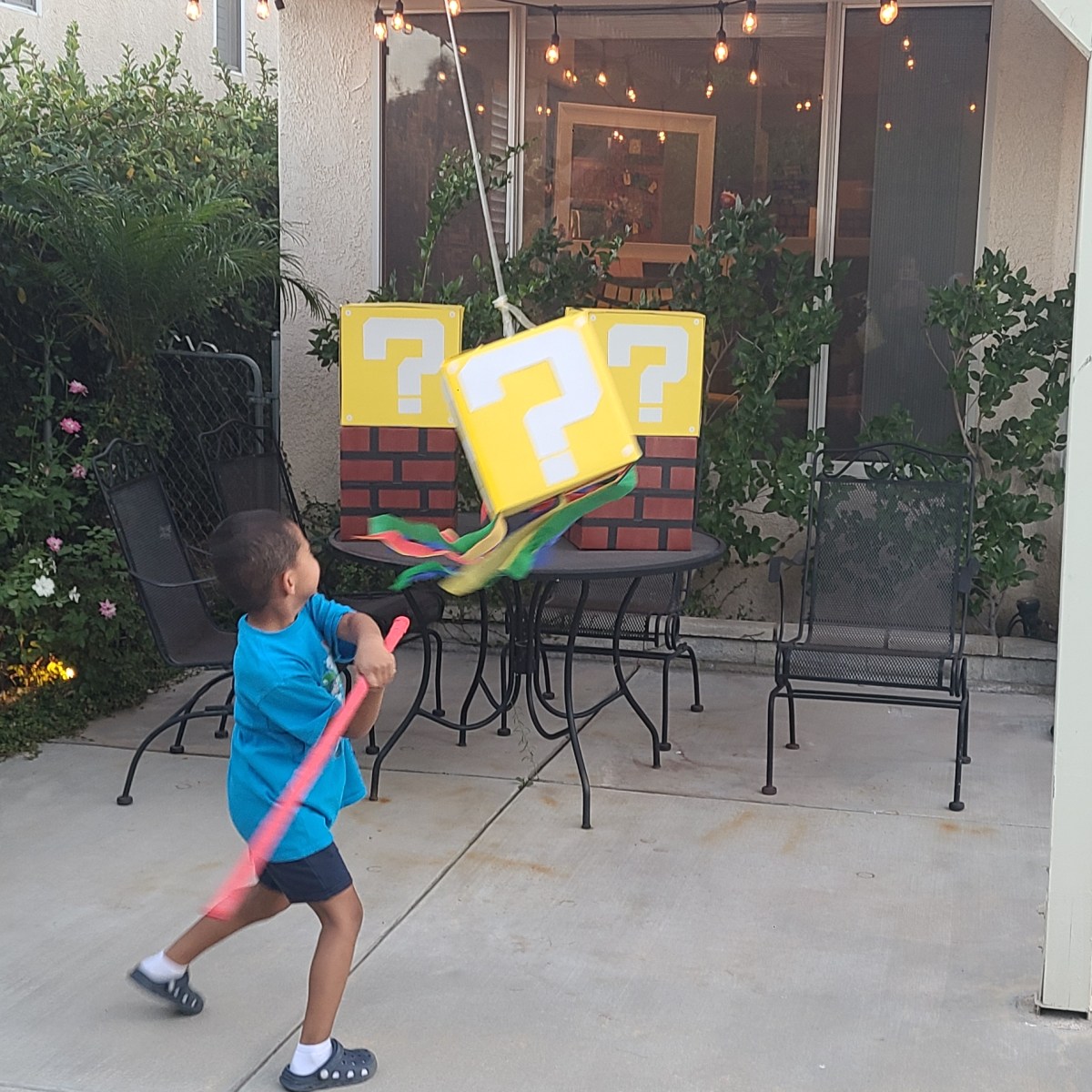 Super Mario Question Block&nbsp;Piñata